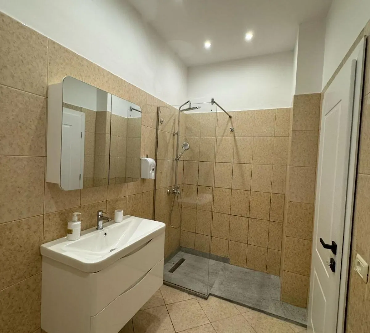 טיראנה Pau'S Daily Apartment